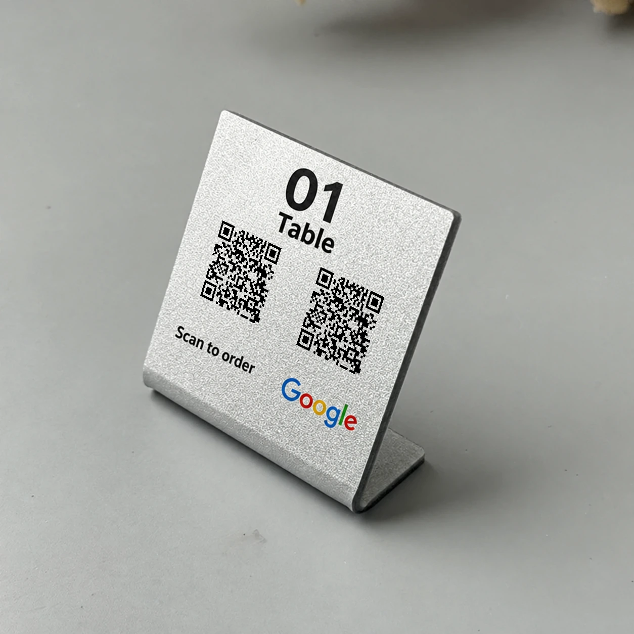 Placa acrílica en L personalizada con QR