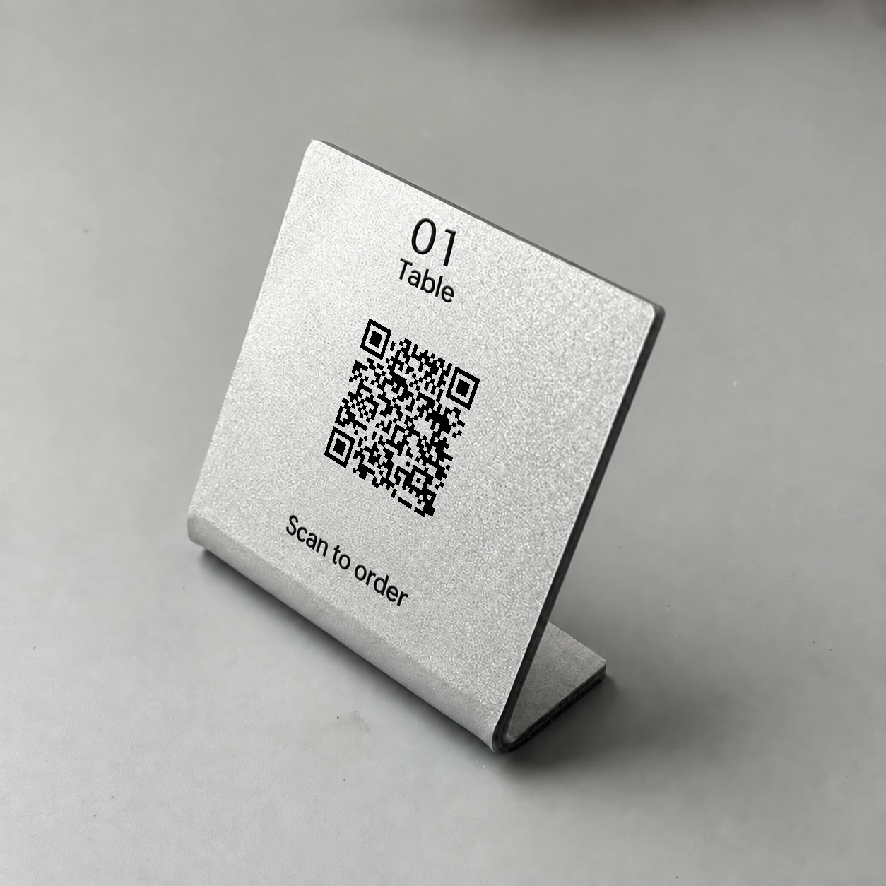 Placa acrílica en L personalizada con QR